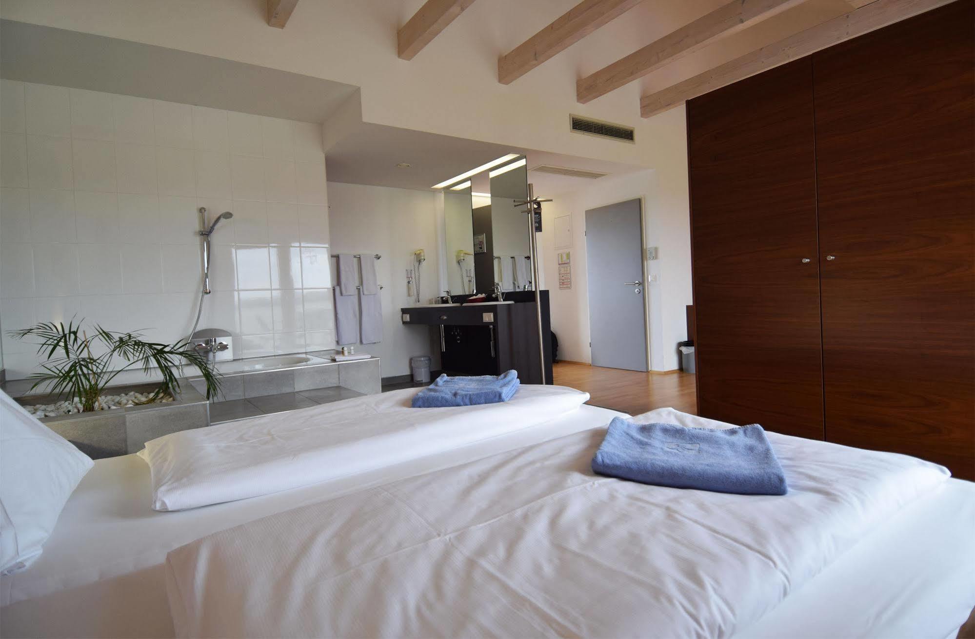 All In Red Thermenhotel لتزمانسبرغ المظهر الخارجي الصورة